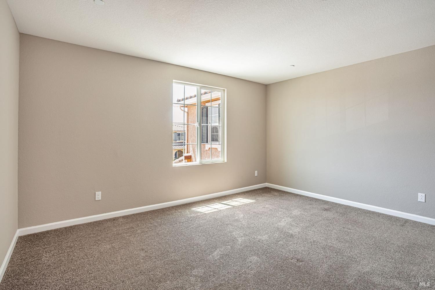 Detail Gallery Image 30 of 48 For 2428 Sanders Ln, Fairfield,  CA 94533 - 5 Beds | 3/1 Baths