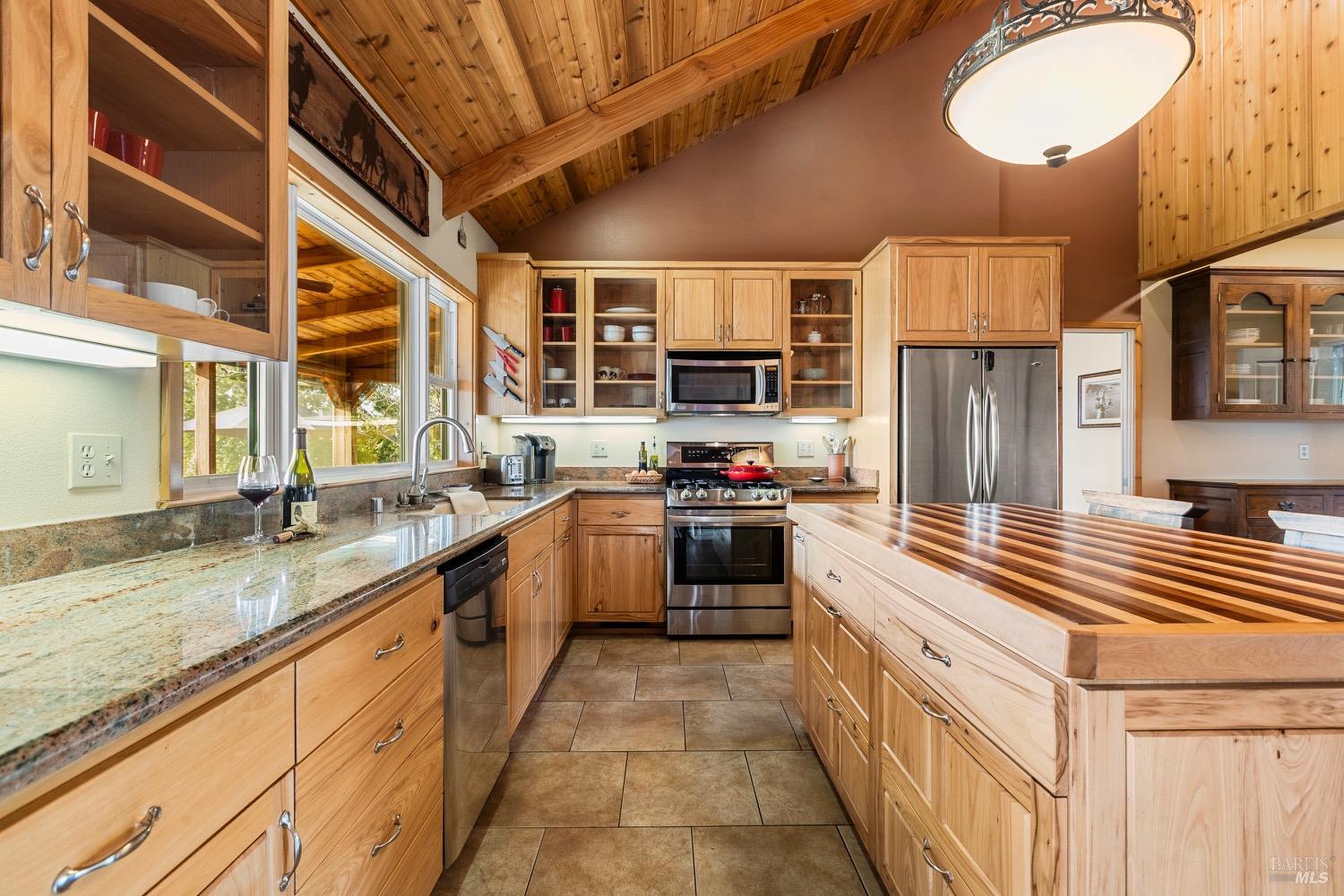 Detail Gallery Image 10 of 64 For 2389 Twining Rd, Talmage,  CA 95481 - 3 Beds | 2/1 Baths