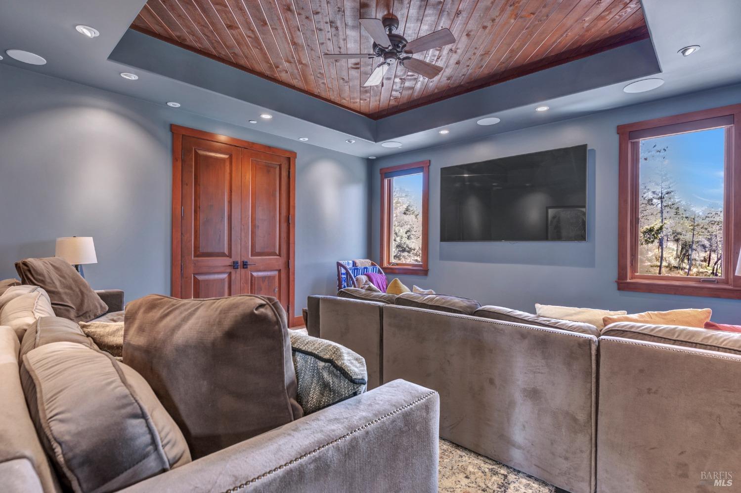 Detail Gallery Image 17 of 87 For 550 Meadowood Ln, Saint Helena,  CA 94574 - 6 Beds | 6 Baths