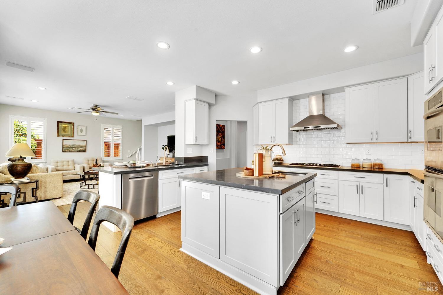 Detail Gallery Image 24 of 62 For 653 Robinson Way, Benicia,  CA 94510 - 5 Beds | 4 Baths