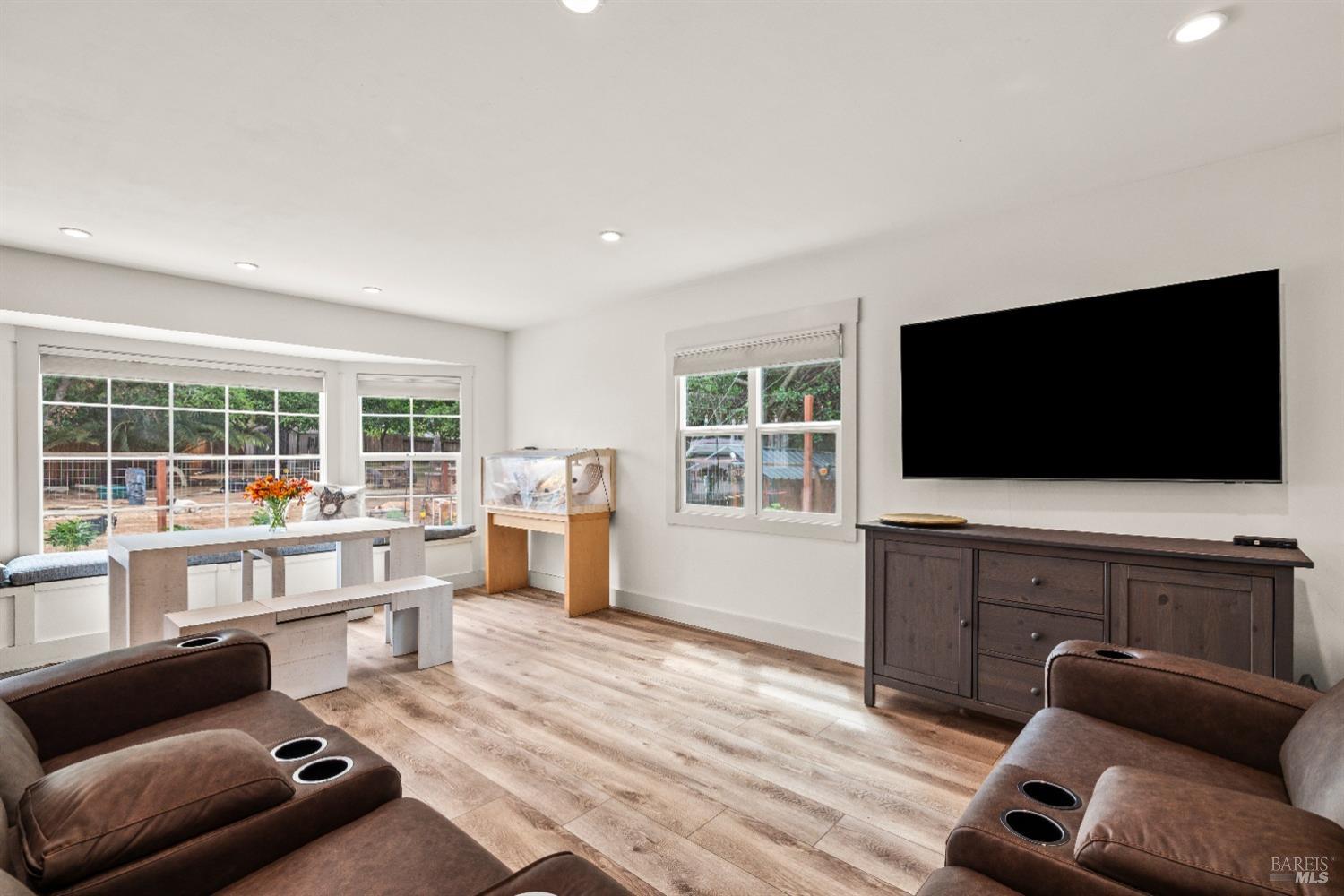 Del Mar Court, Vallejo, California image 16