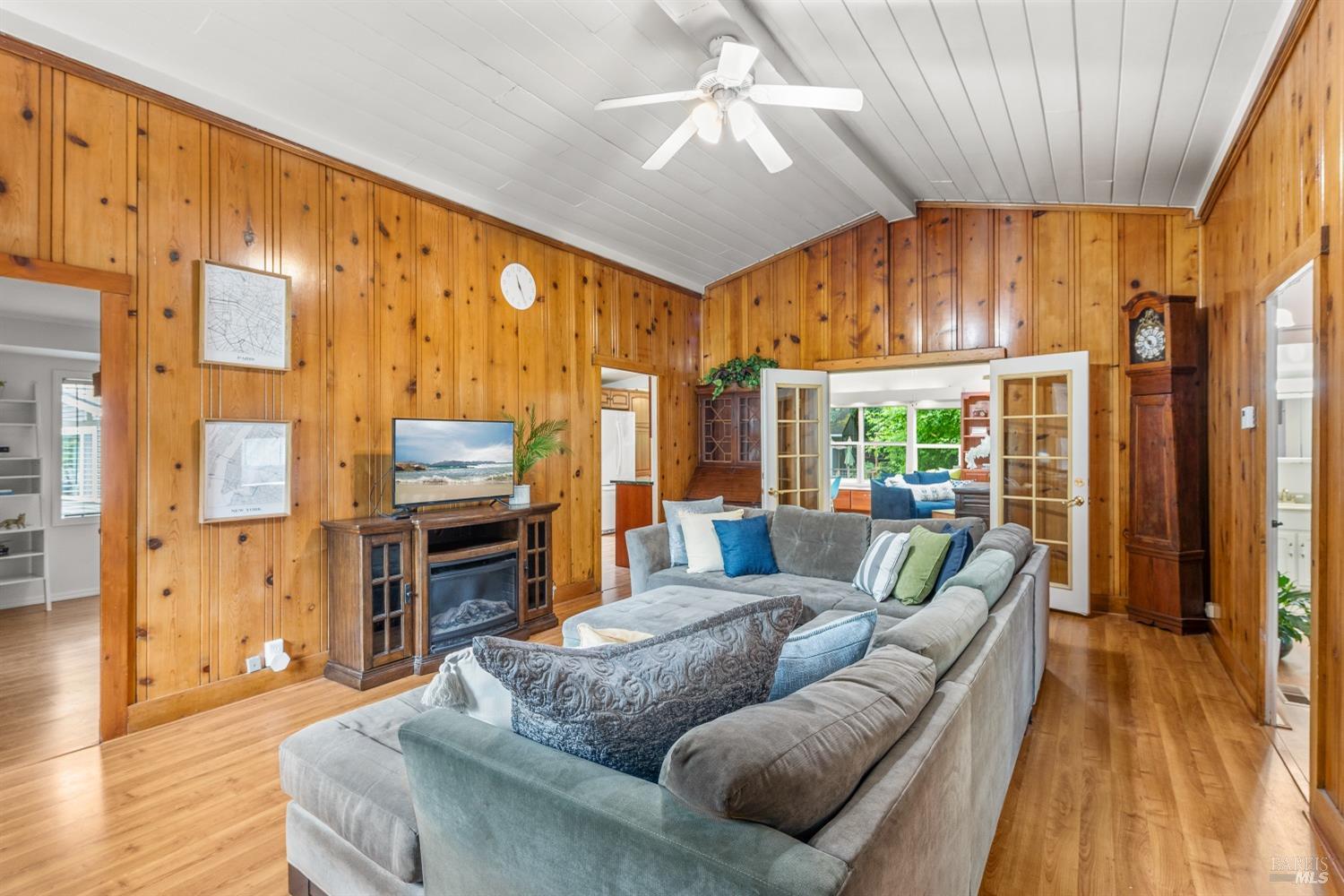Detail Gallery Image 12 of 44 For 16635 Center Way, Guerneville,  CA 95446 - 3 Beds | 2/1 Baths