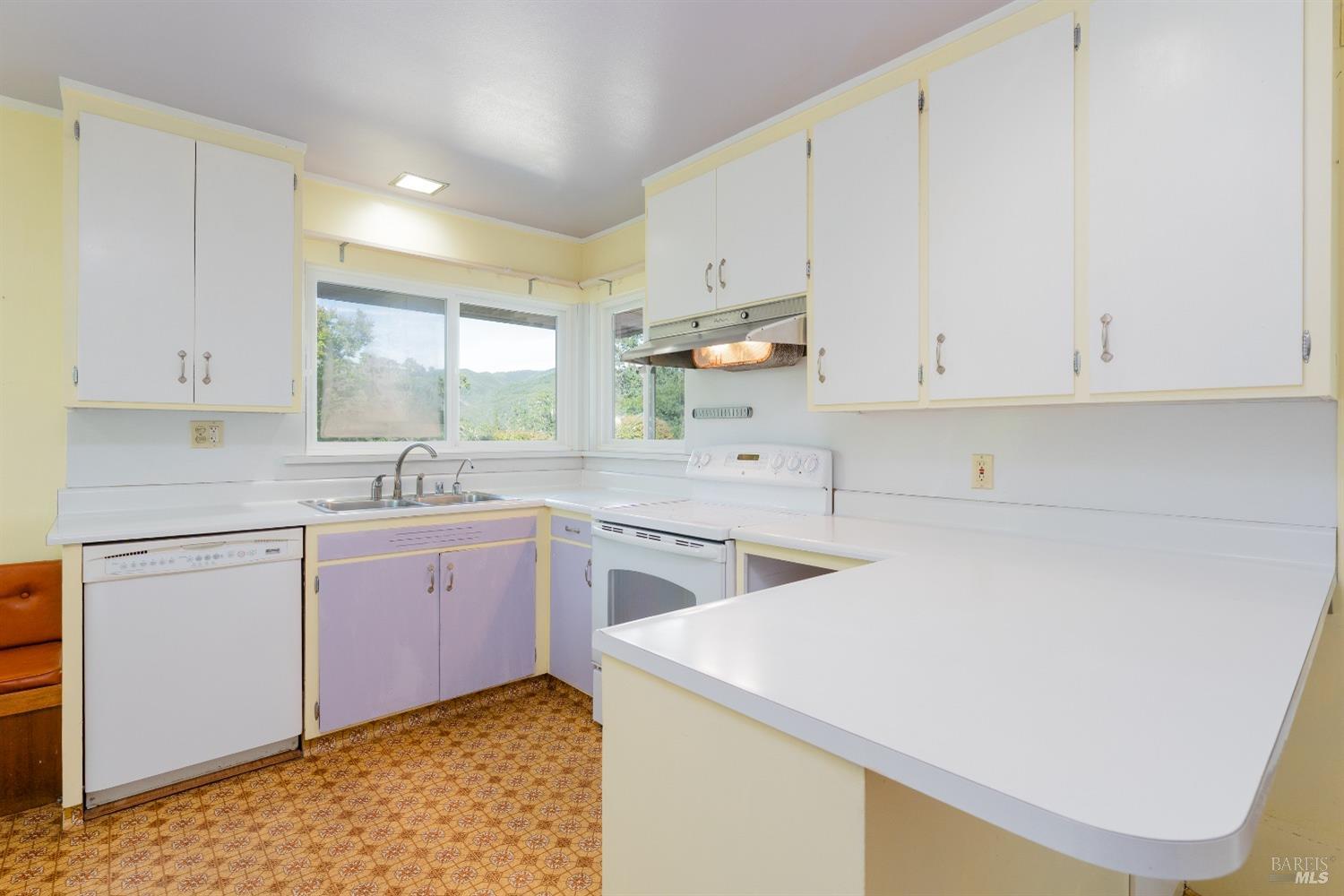 Detail Gallery Image 12 of 36 For 1851 Ridge Rd, Ukiah,  CA 95482 - 3 Beds | 3 Baths