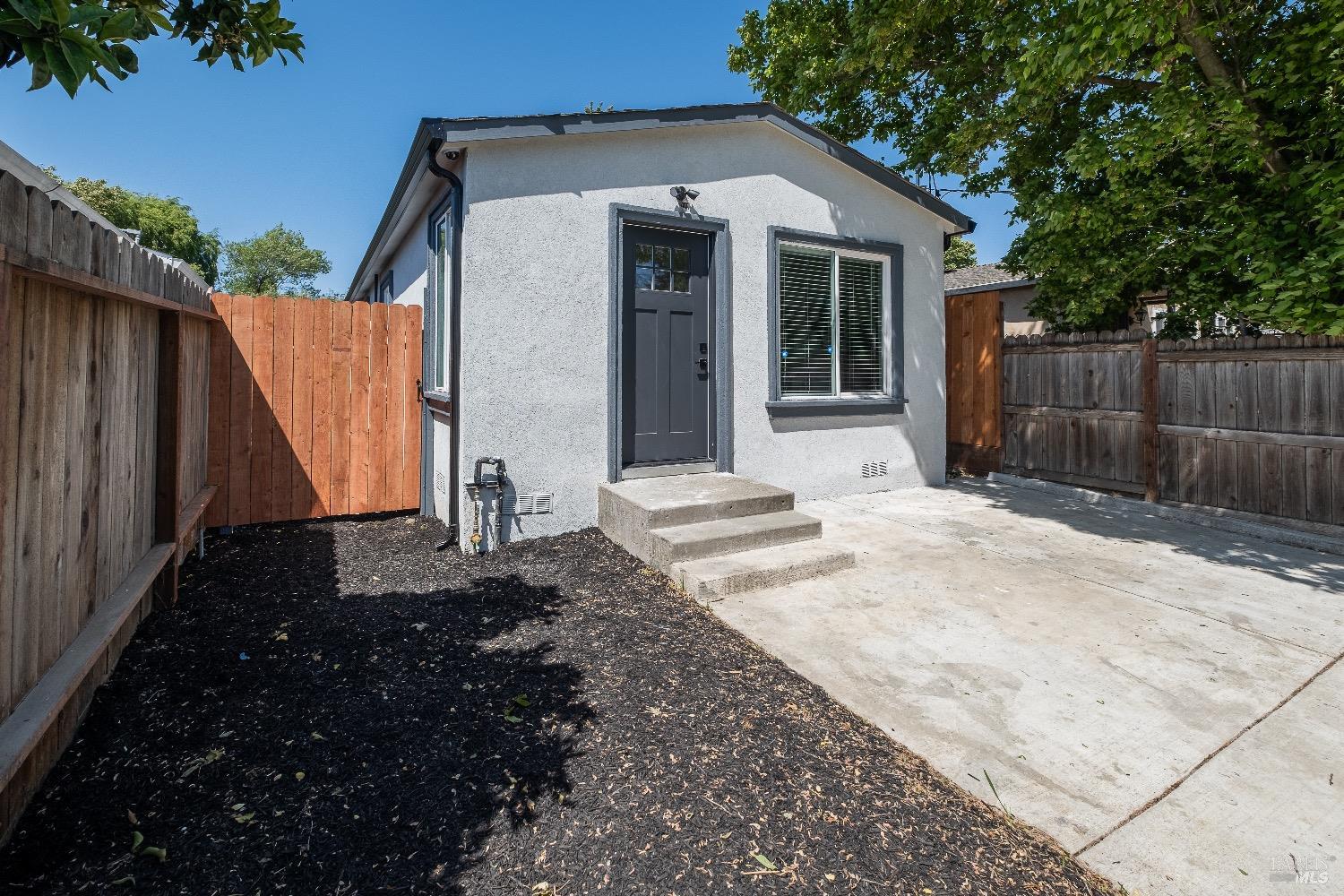 Detail Gallery Image 2 of 27 For Address Is Not Disclosed, Richmond,  CA 94801 - 2 Beds | 1 Baths