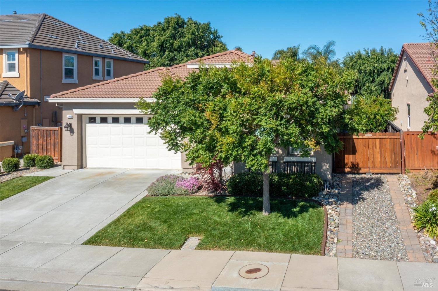 Detail Gallery Image 9 of 56 For 2085 Newcastle Dr, Vacaville,  CA 95687 - 4 Beds | 3 Baths