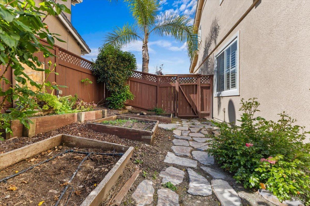 Detail Gallery Image 39 of 52 For 278 Windsor Dr, Petaluma,  CA 94952 - 4 Beds | 3 Baths