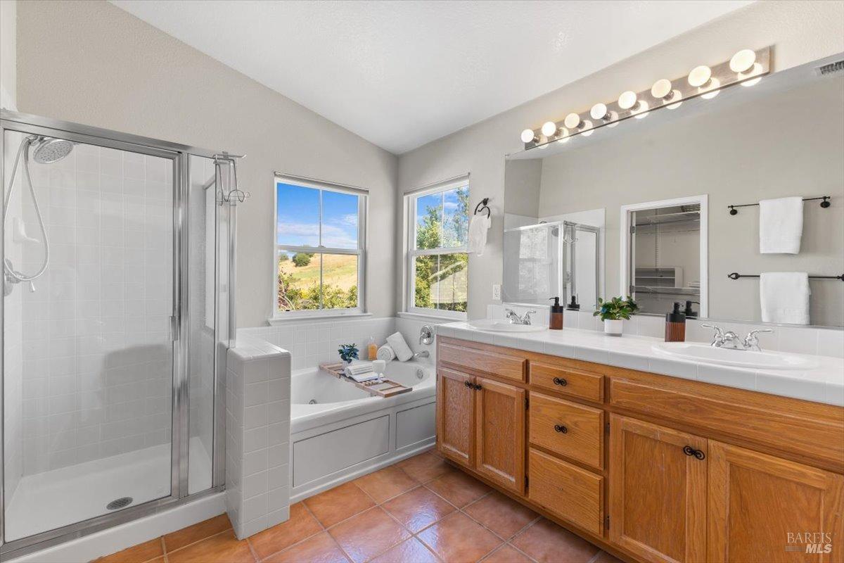 Detail Gallery Image 27 of 52 For 278 Windsor Dr, Petaluma,  CA 94952 - 4 Beds | 3 Baths
