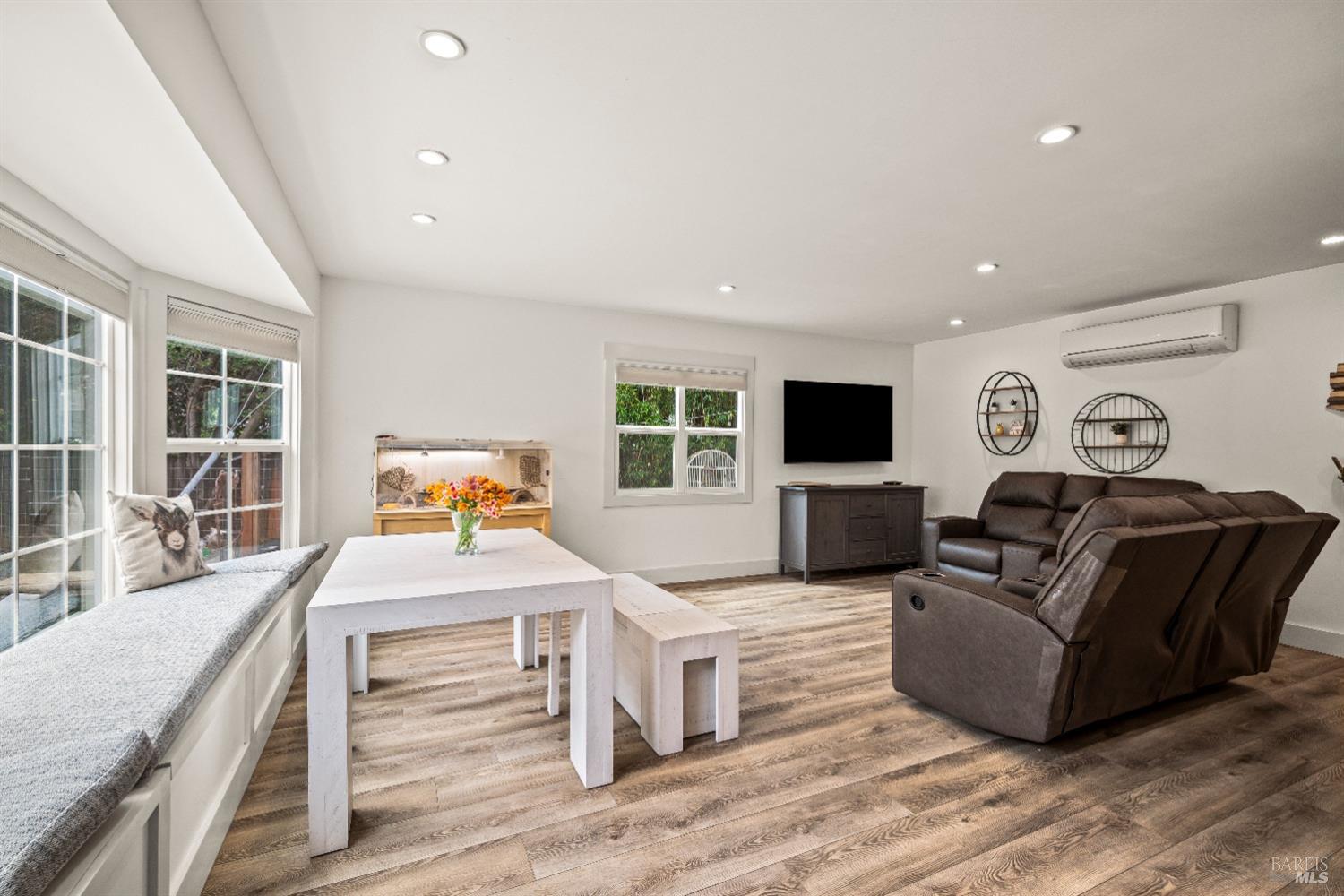 Del Mar Court, Vallejo, California image 13