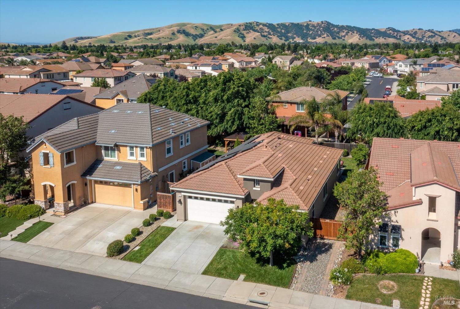 Detail Gallery Image 16 of 56 For 2085 Newcastle Dr, Vacaville,  CA 95687 - 4 Beds | 3 Baths