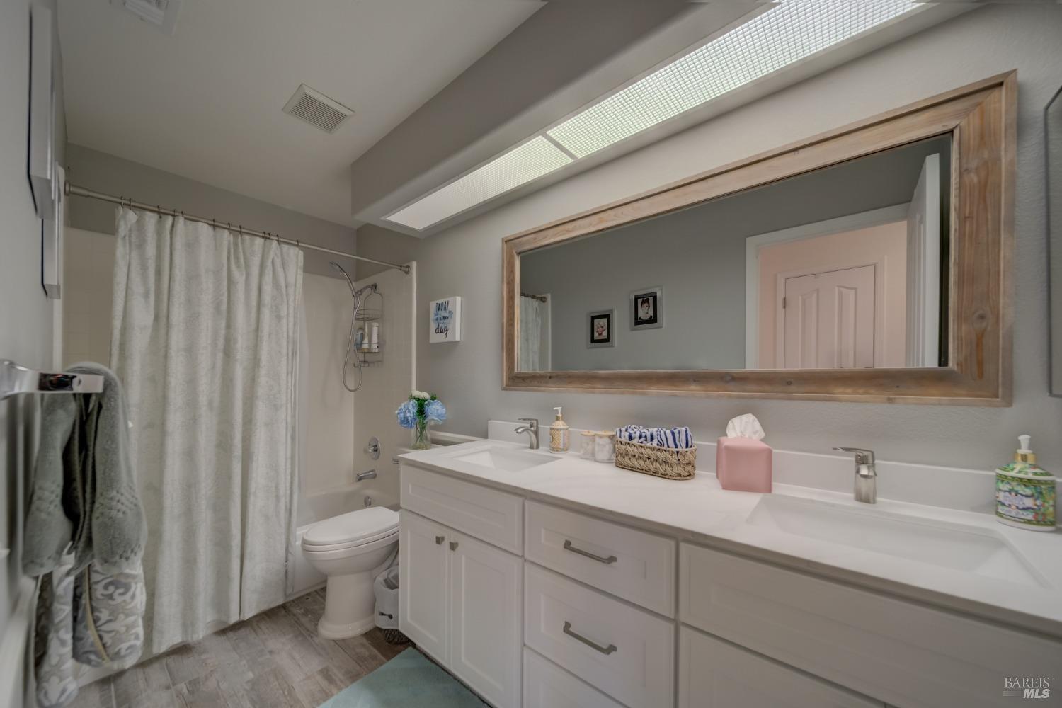 Detail Gallery Image 30 of 57 For 1025 Fallen Leaf Pl, Vacaville,  CA 95687 - 5 Beds | 3 Baths