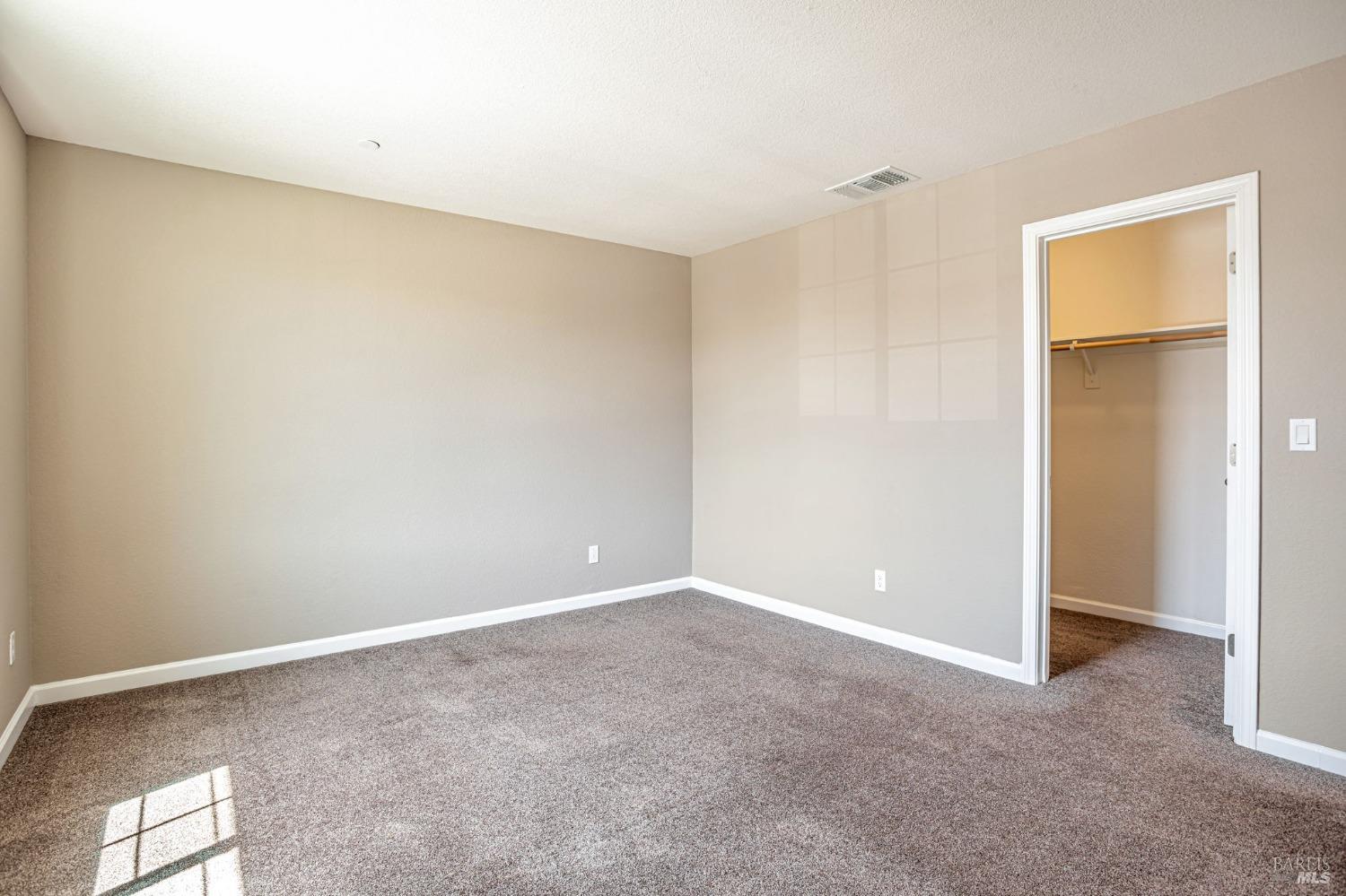 Detail Gallery Image 31 of 48 For 2428 Sanders Ln, Fairfield,  CA 94533 - 5 Beds | 3/1 Baths