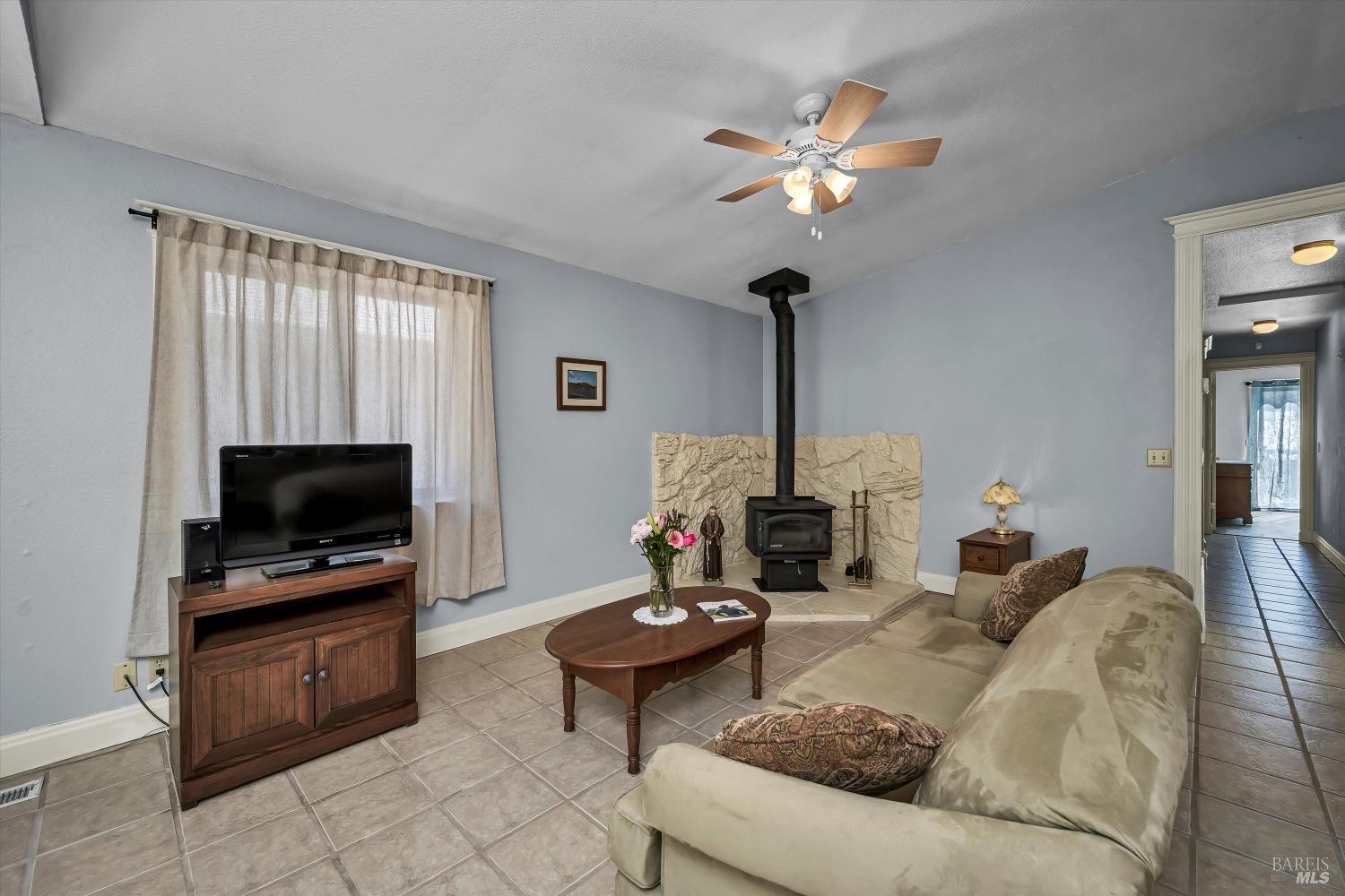 Detail Gallery Image 9 of 30 For 5376 Bel Air Dr, Kelseyville,  CA 95451 - 3 Beds | 2 Baths