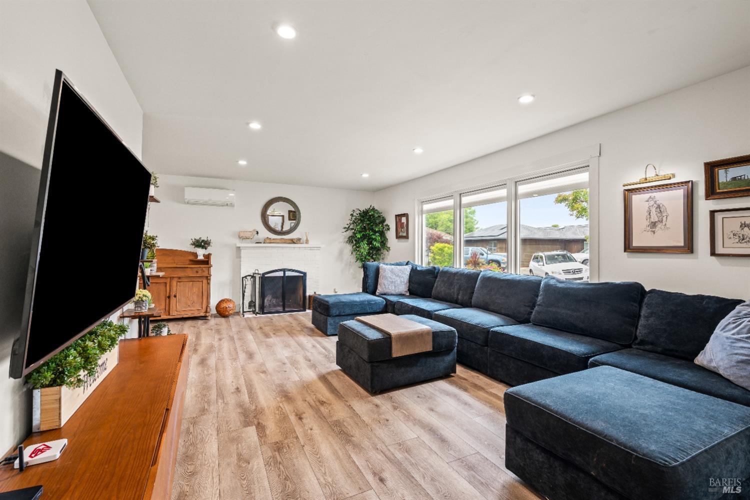 Del Mar Court, Vallejo, California image 10