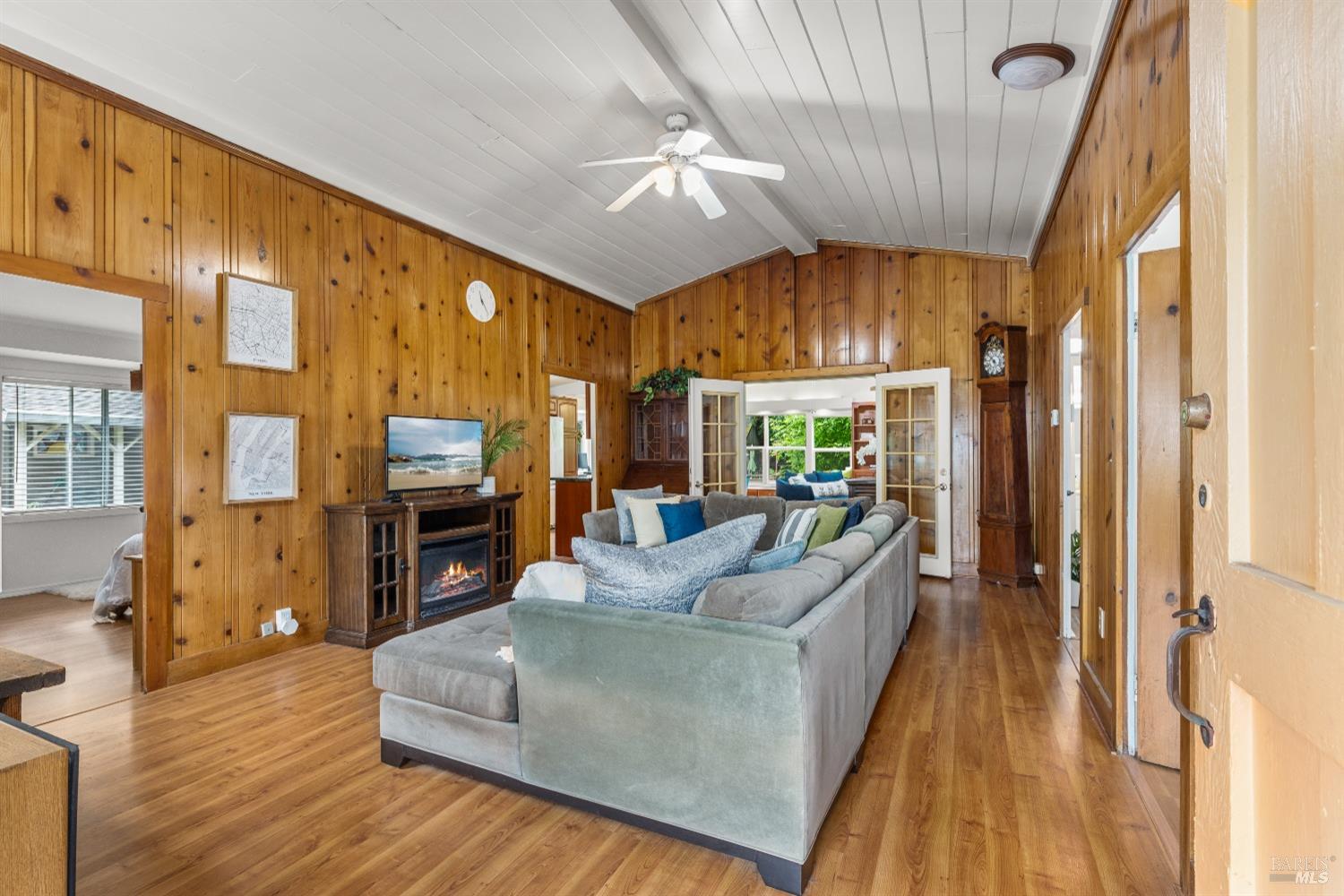 Detail Gallery Image 11 of 44 For 16635 Center Way, Guerneville,  CA 95446 - 3 Beds | 2/1 Baths