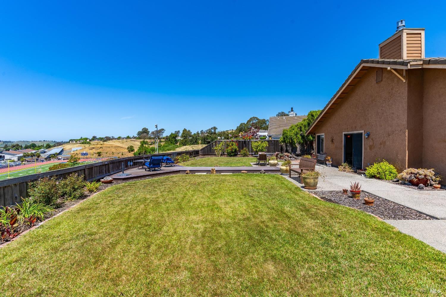 Detail Gallery Image 14 of 62 For 844 Corrigan Ct, Benicia,  CA 94510 - 3 Beds | 2 Baths