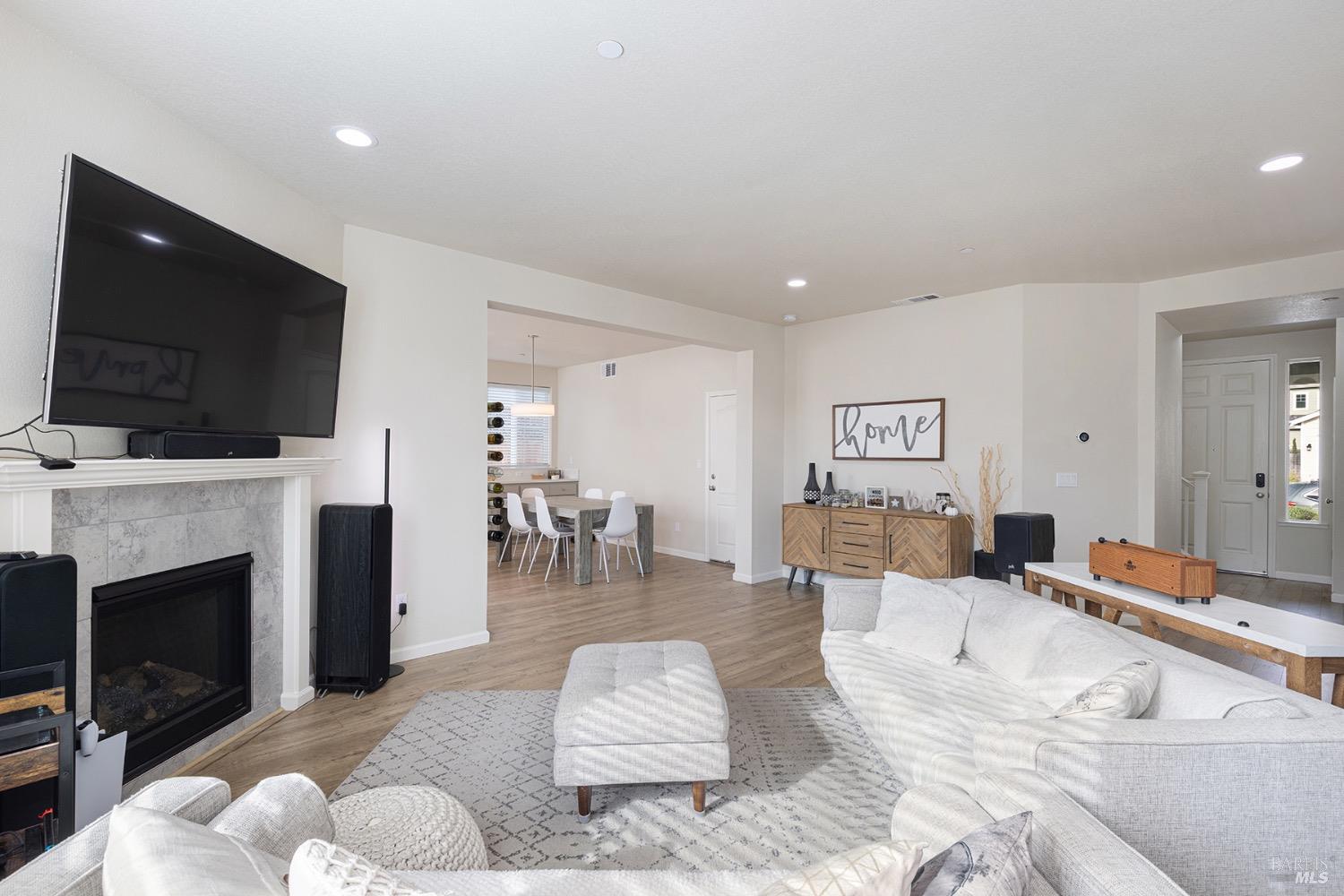 Detail Gallery Image 7 of 31 For 1434 Heather Dr, Santa Rosa,  CA 95401 - 3 Beds | 2/1 Baths