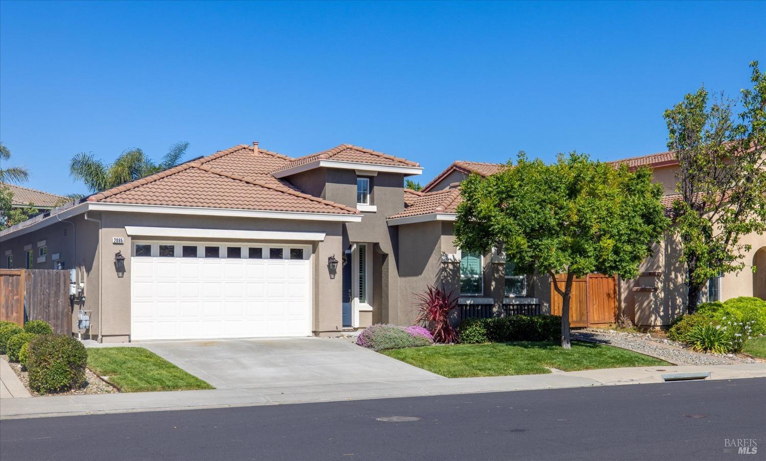 Detail Gallery Image 2 of 56 For 2085 Newcastle Dr, Vacaville,  CA 95687 - 4 Beds | 3 Baths