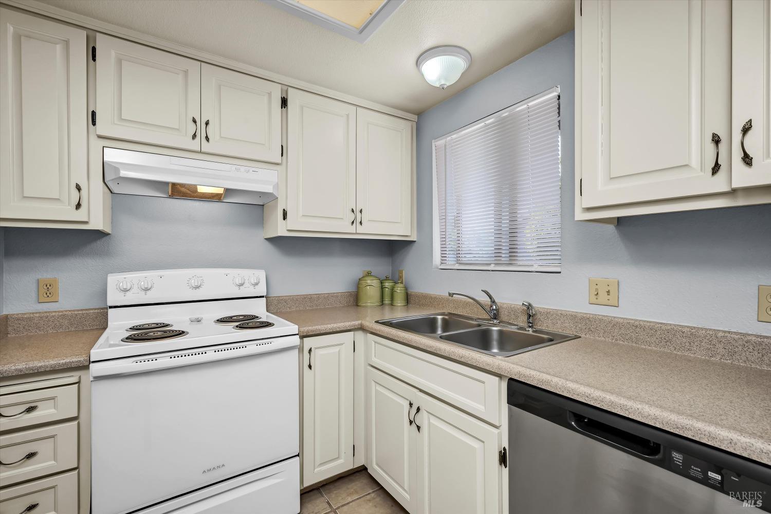 Detail Gallery Image 6 of 30 For 5376 Bel Air Dr, Kelseyville,  CA 95451 - 3 Beds | 2 Baths