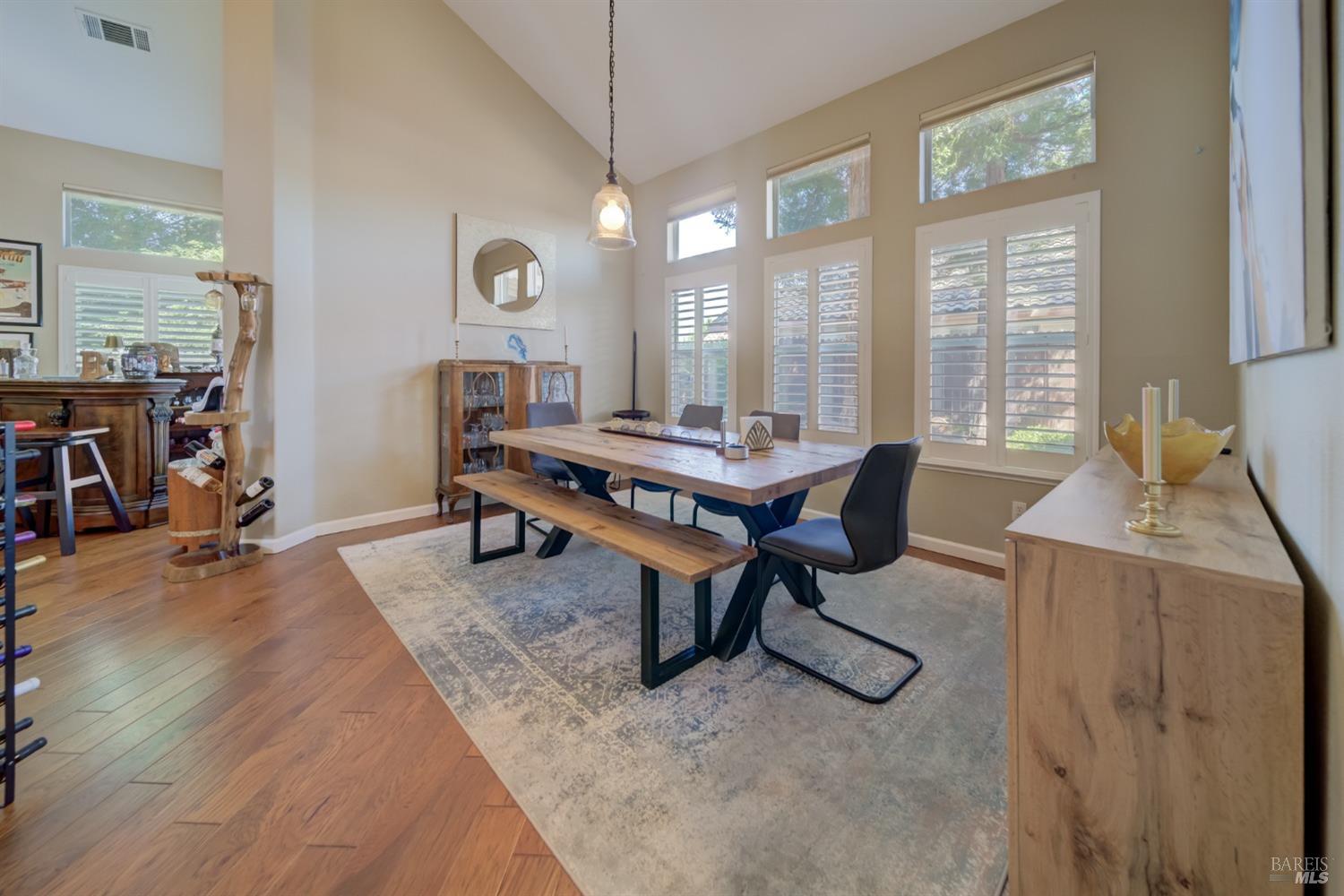 Detail Gallery Image 17 of 57 For 1025 Fallen Leaf Pl, Vacaville,  CA 95687 - 5 Beds | 3 Baths