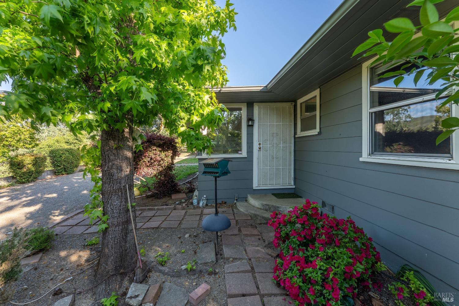 Detail Gallery Image 3 of 36 For 1851 Ridge Rd, Ukiah,  CA 95482 - 3 Beds | 3 Baths