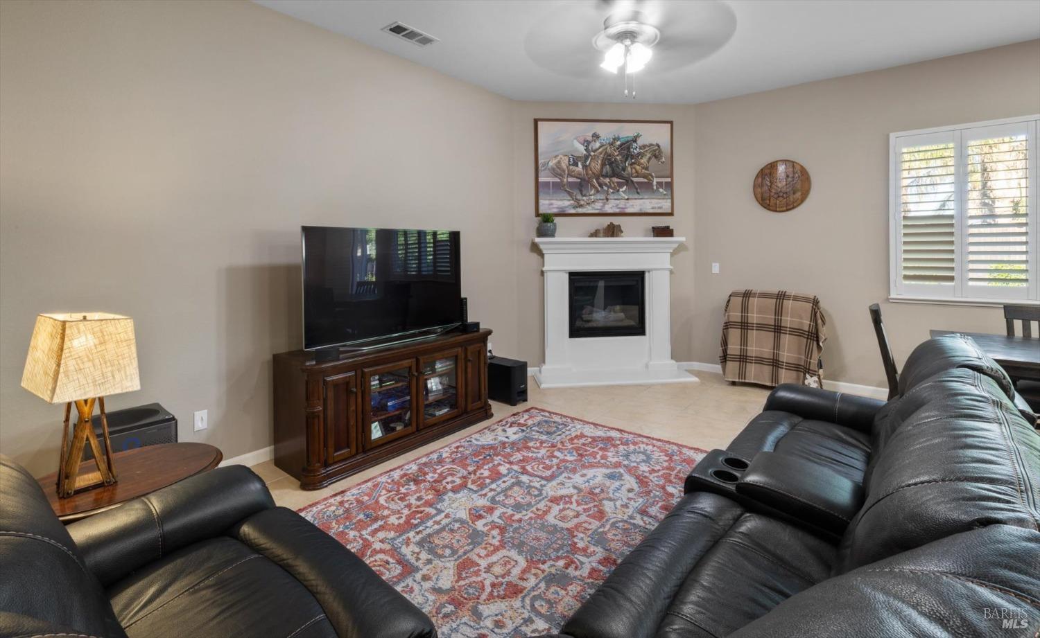 Detail Gallery Image 41 of 56 For 2085 Newcastle Dr, Vacaville,  CA 95687 - 4 Beds | 3 Baths