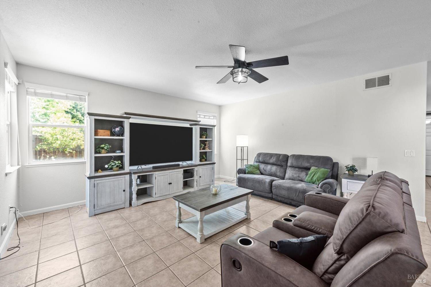 Detail Gallery Image 18 of 63 For 525 Boone Dr, Vacaville,  CA 95687 - 6 Beds | 3 Baths