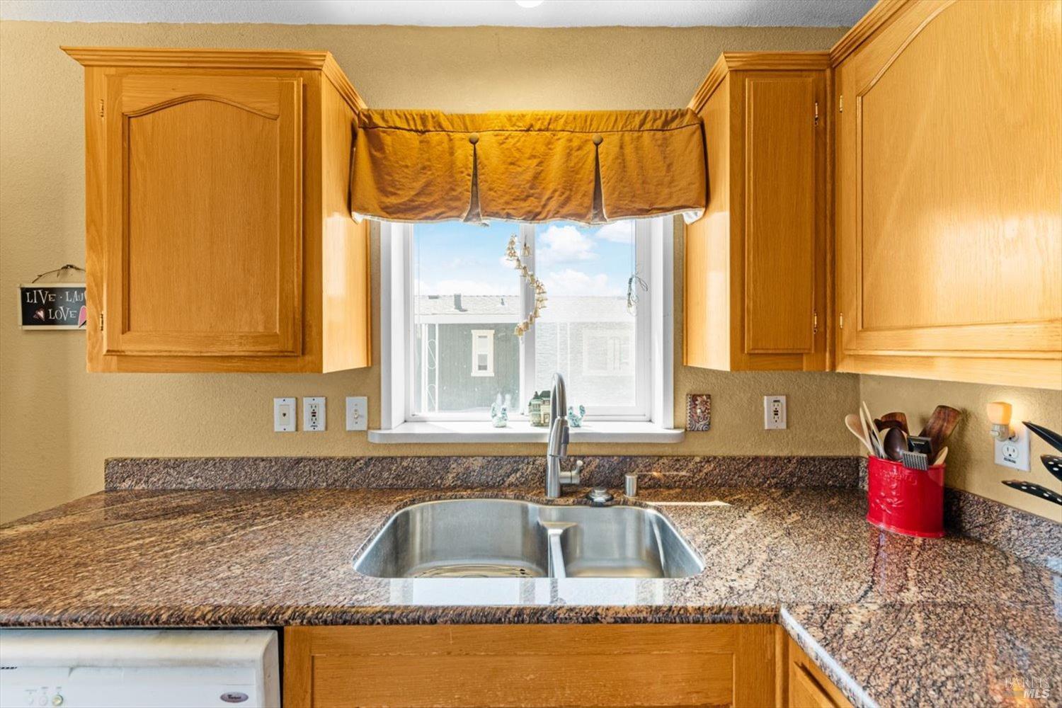 Detail Gallery Image 10 of 20 For 770 Lincoln Ave 23, Napa,  CA 94558 - 3 Beds | 2 Baths