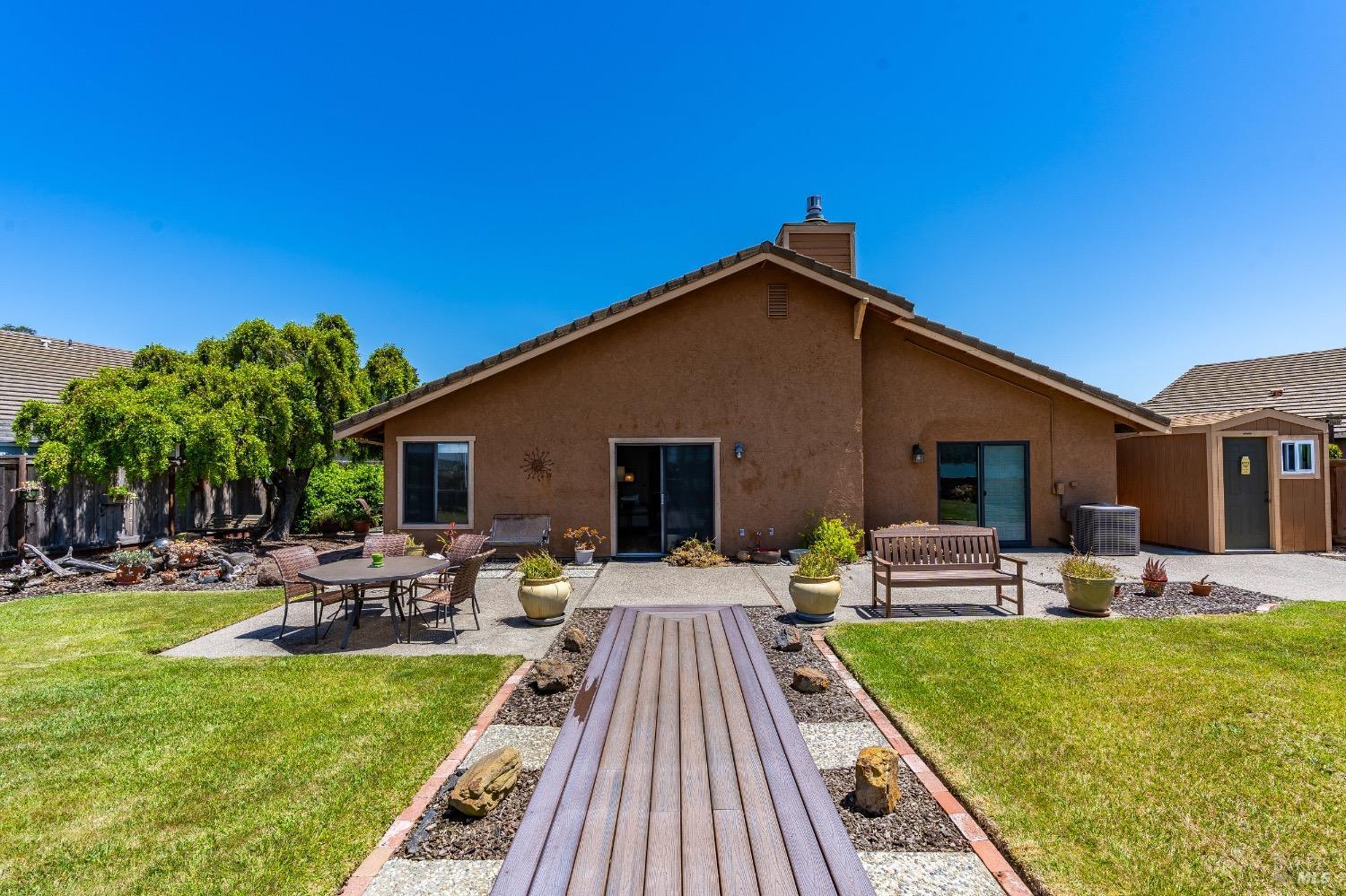Detail Gallery Image 9 of 62 For 844 Corrigan Ct, Benicia,  CA 94510 - 3 Beds | 2 Baths