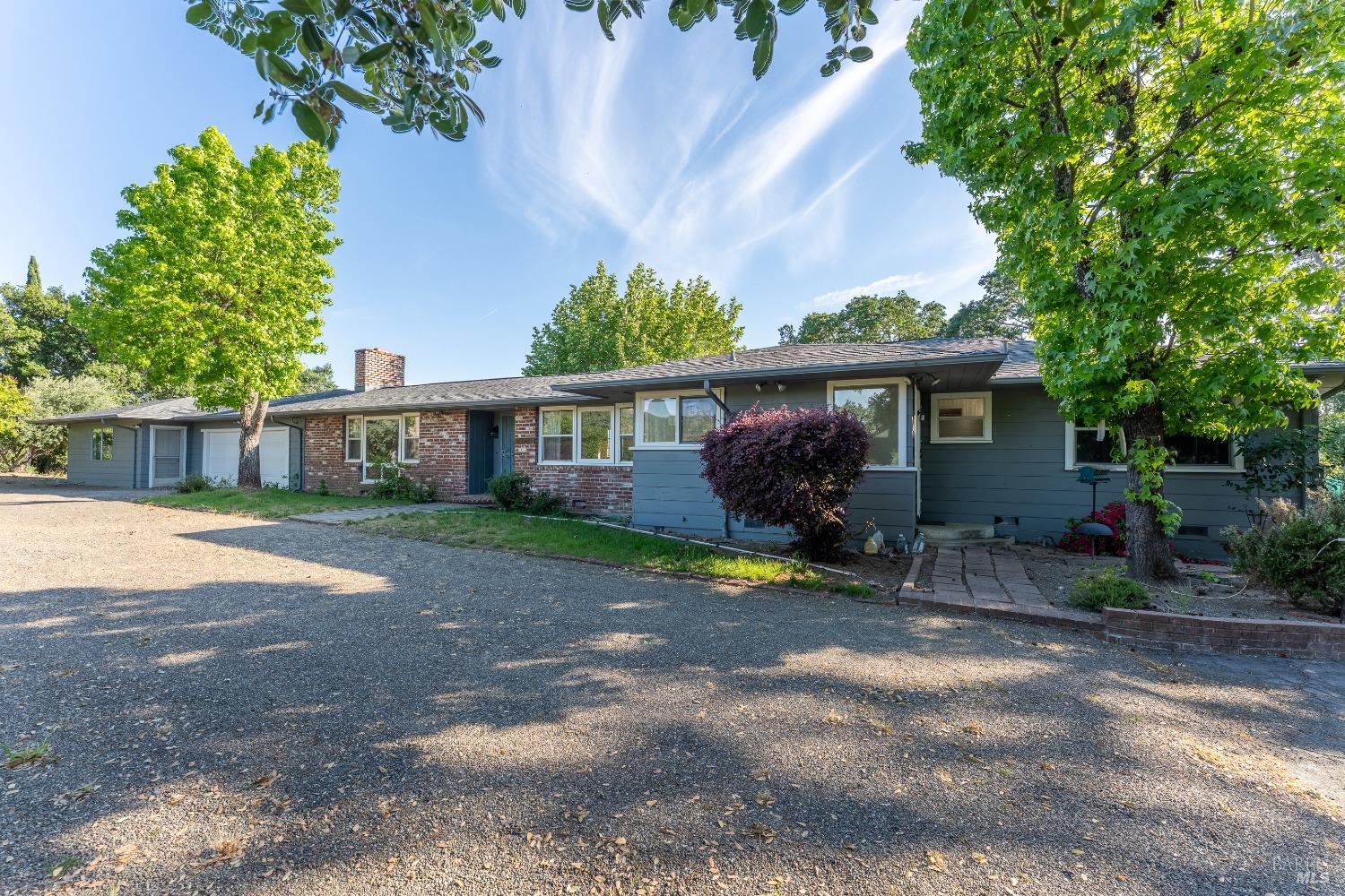 Detail Gallery Image 1 of 36 For 1851 Ridge Rd, Ukiah,  CA 95482 - 3 Beds | 3 Baths