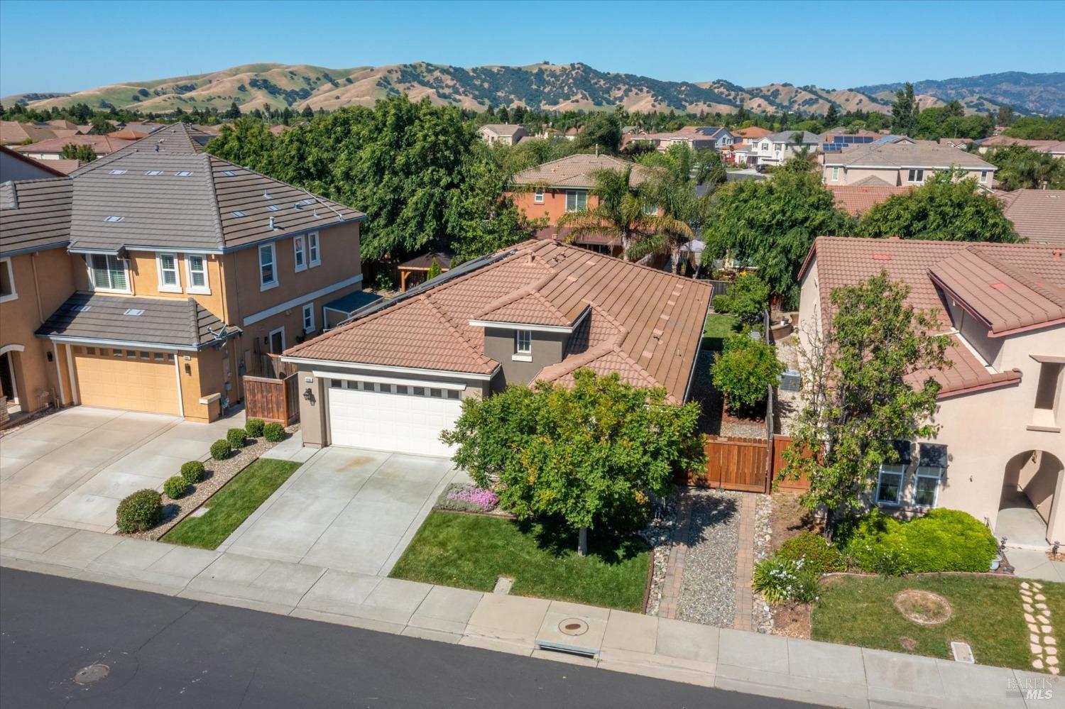 Detail Gallery Image 17 of 56 For 2085 Newcastle Dr, Vacaville,  CA 95687 - 4 Beds | 3 Baths