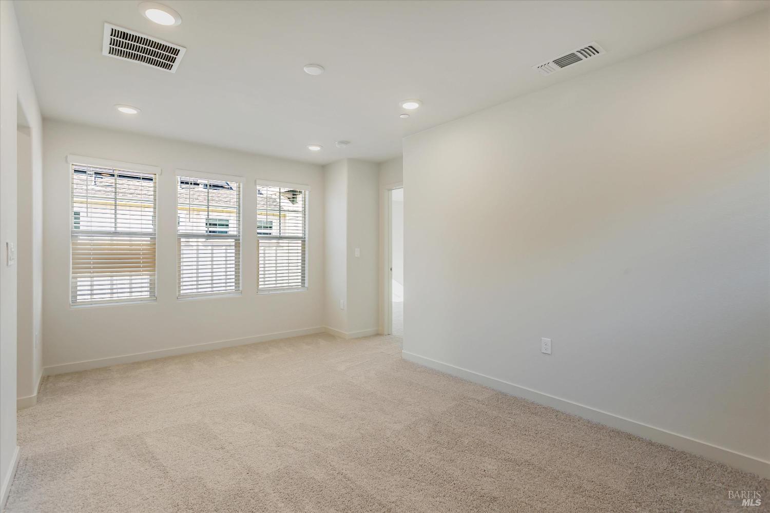Detail Gallery Image 11 of 13 For 113 Clownfish St, Suisun City,  CA 94585 - 3 Beds | 2/1 Baths