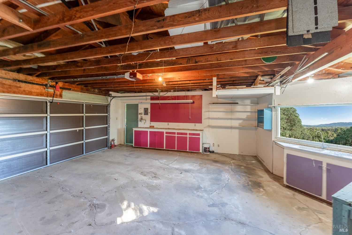 Detail Gallery Image 31 of 36 For 1851 Ridge Rd, Ukiah,  CA 95482 - 3 Beds | 3 Baths