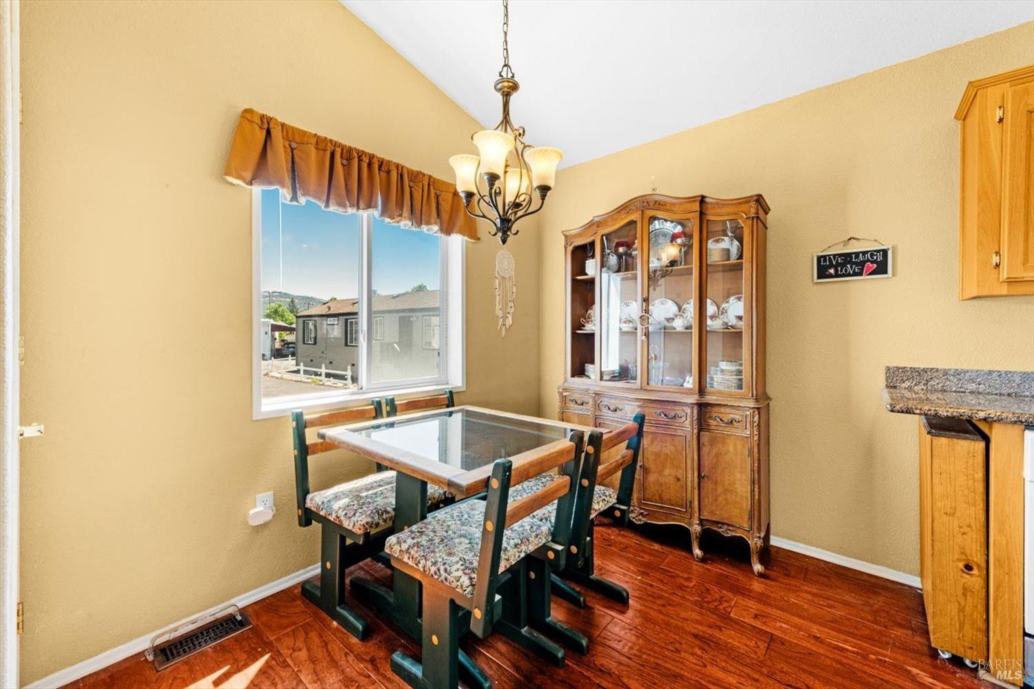 Detail Gallery Image 7 of 20 For 770 Lincoln Ave 23, Napa,  CA 94558 - 3 Beds | 2 Baths