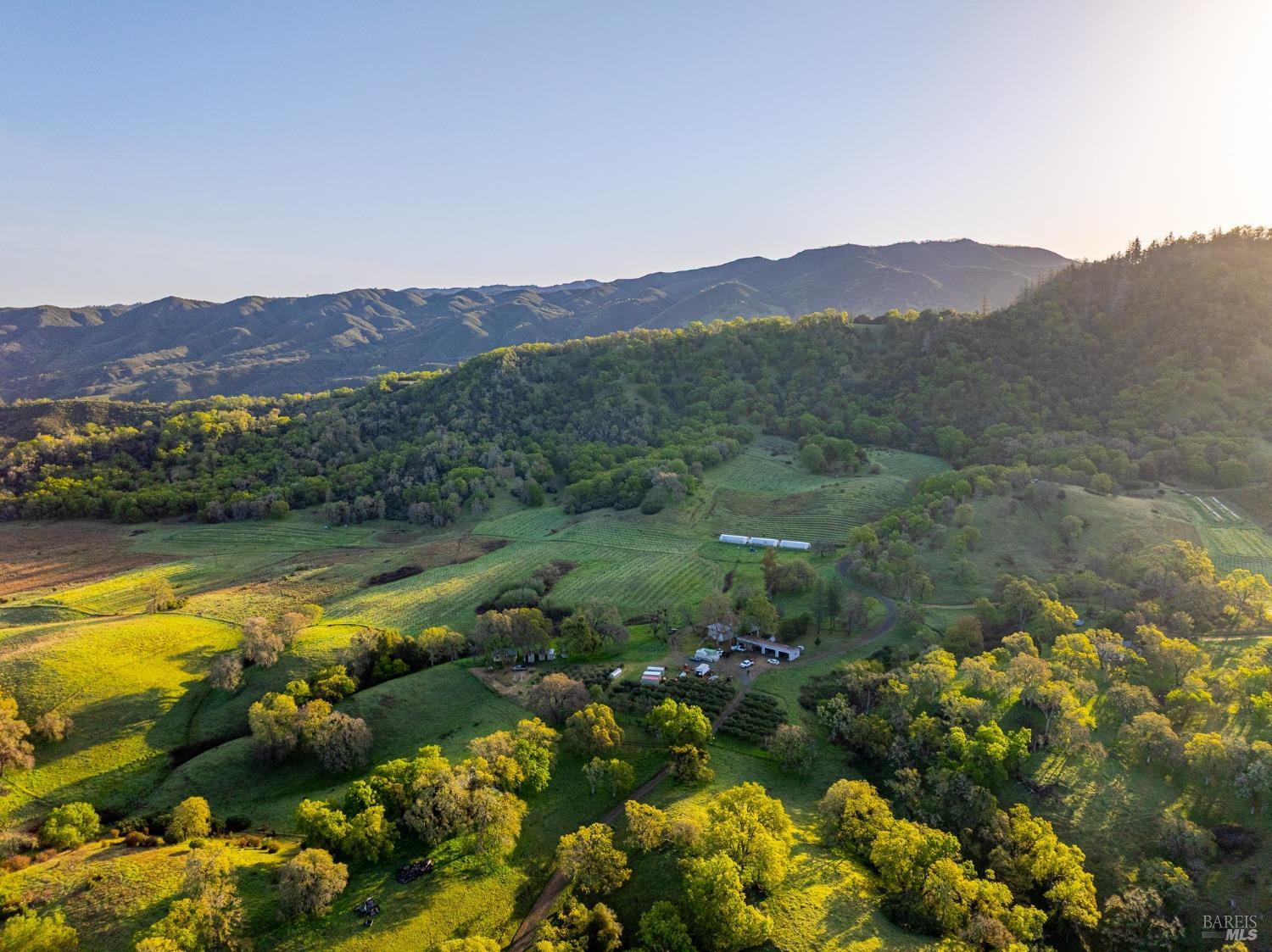 Detail Gallery Image 14 of 48 For 5155 Mill Creek Rd, Talmage,  CA 95481 - 4 Beds | 2 Baths