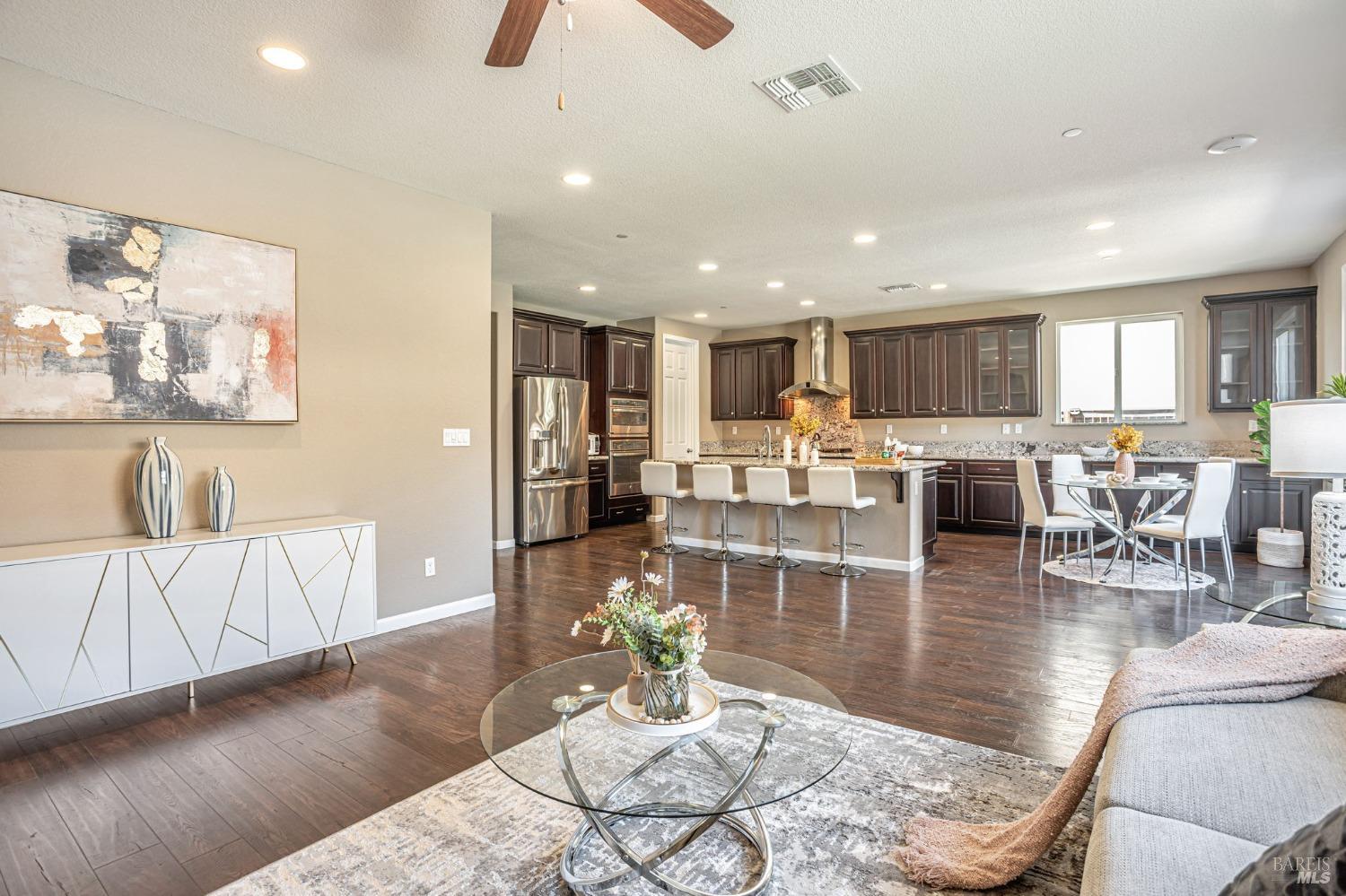 Detail Gallery Image 7 of 48 For 2428 Sanders Ln, Fairfield,  CA 94533 - 5 Beds | 3/1 Baths