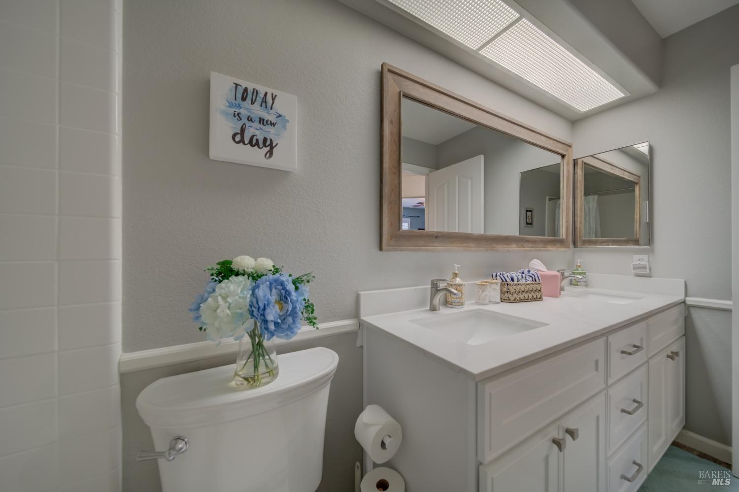 Detail Gallery Image 31 of 57 For 1025 Fallen Leaf Pl, Vacaville,  CA 95687 - 5 Beds | 3 Baths