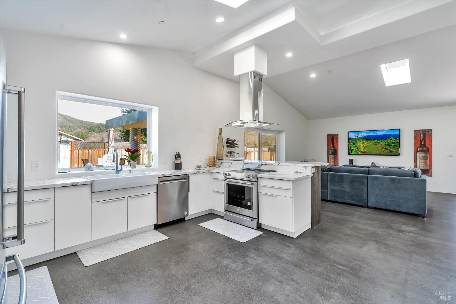 Detail Gallery Image 6 of 37 For 390 Treehaven Ln, Kenwood,  CA 95452 - 2 Beds | 2 Baths