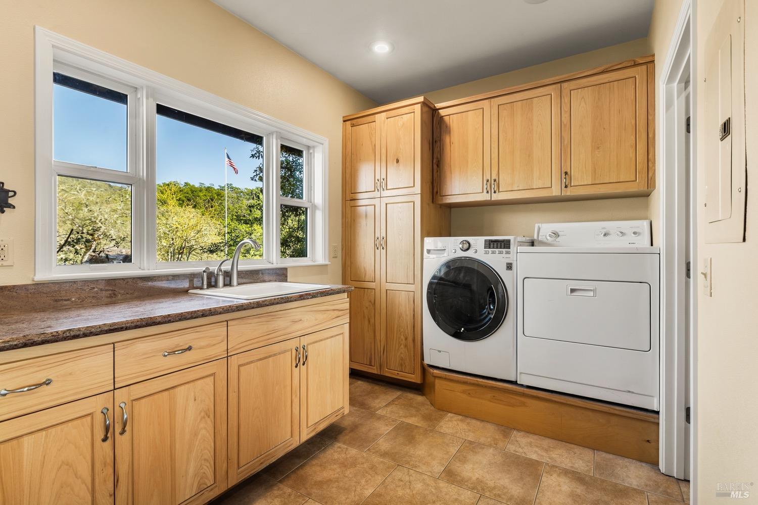 Detail Gallery Image 23 of 64 For 2389 Twining Rd, Talmage,  CA 95481 - 3 Beds | 2/1 Baths