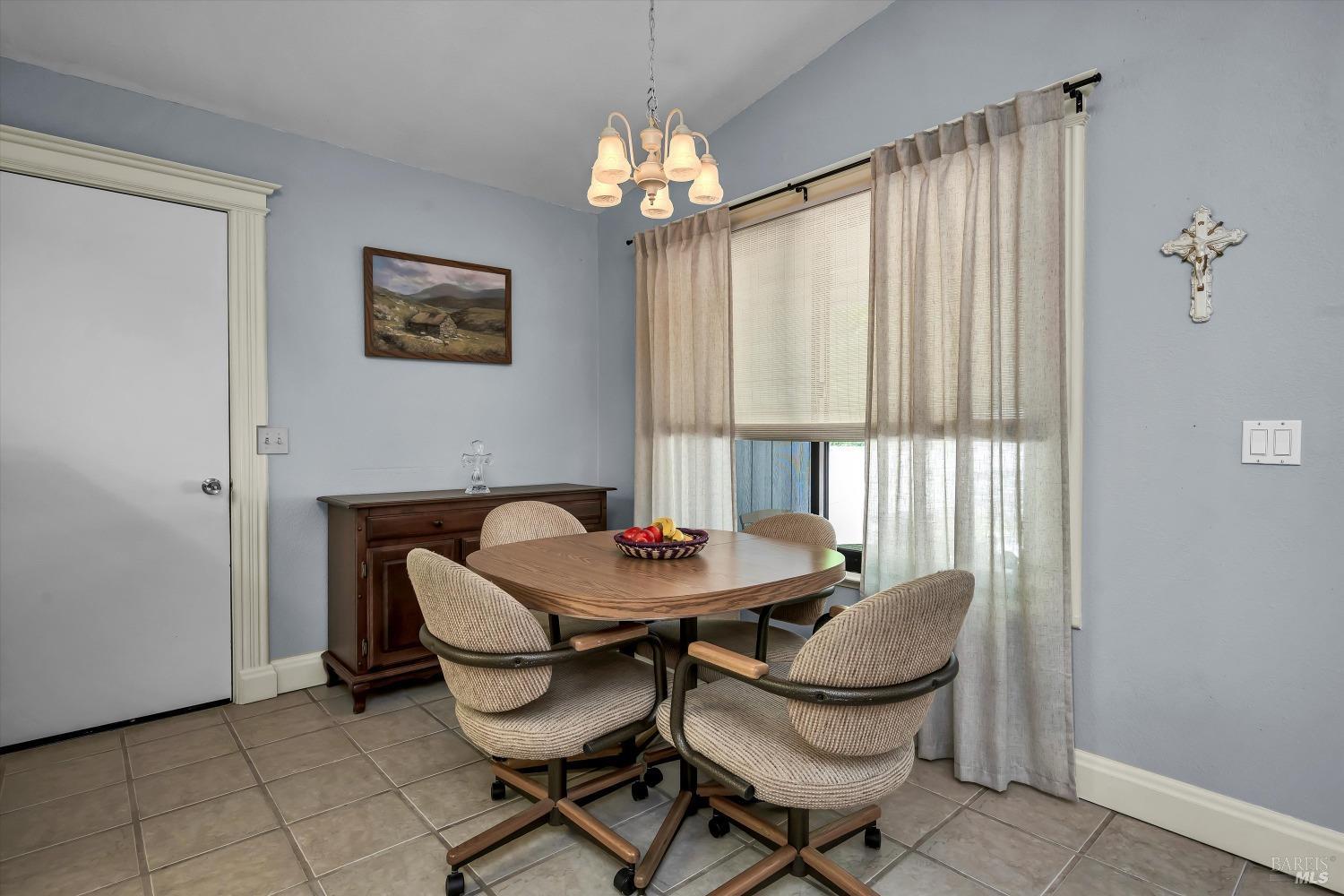 Detail Gallery Image 4 of 30 For 5376 Bel Air Dr, Kelseyville,  CA 95451 - 3 Beds | 2 Baths