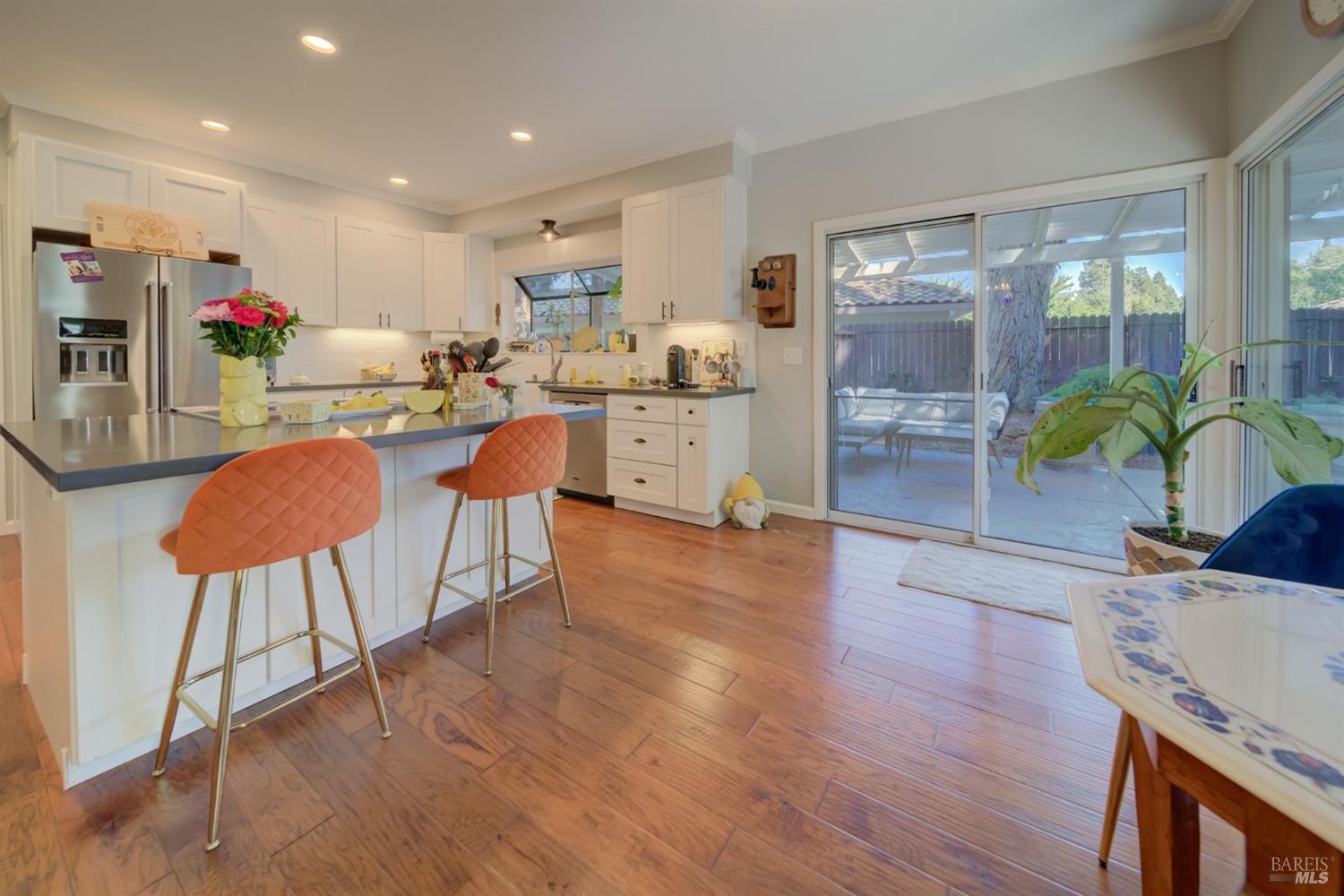 Detail Gallery Image 13 of 57 For 1025 Fallen Leaf Pl, Vacaville,  CA 95687 - 5 Beds | 3 Baths