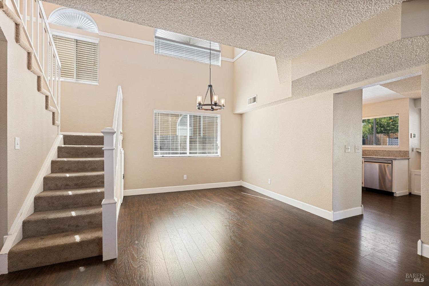 Detail Gallery Image 6 of 42 For 115 American Way, Vacaville,  CA 95687 - 3 Beds | 2/1 Baths