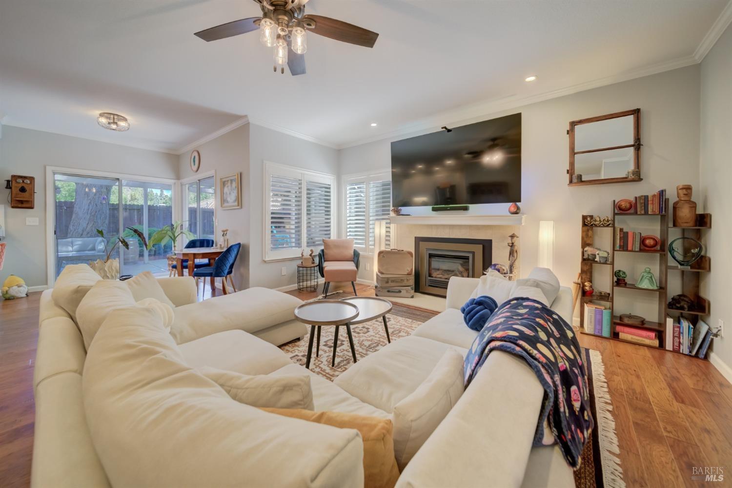 Detail Gallery Image 16 of 57 For 1025 Fallen Leaf Pl, Vacaville,  CA 95687 - 5 Beds | 3 Baths
