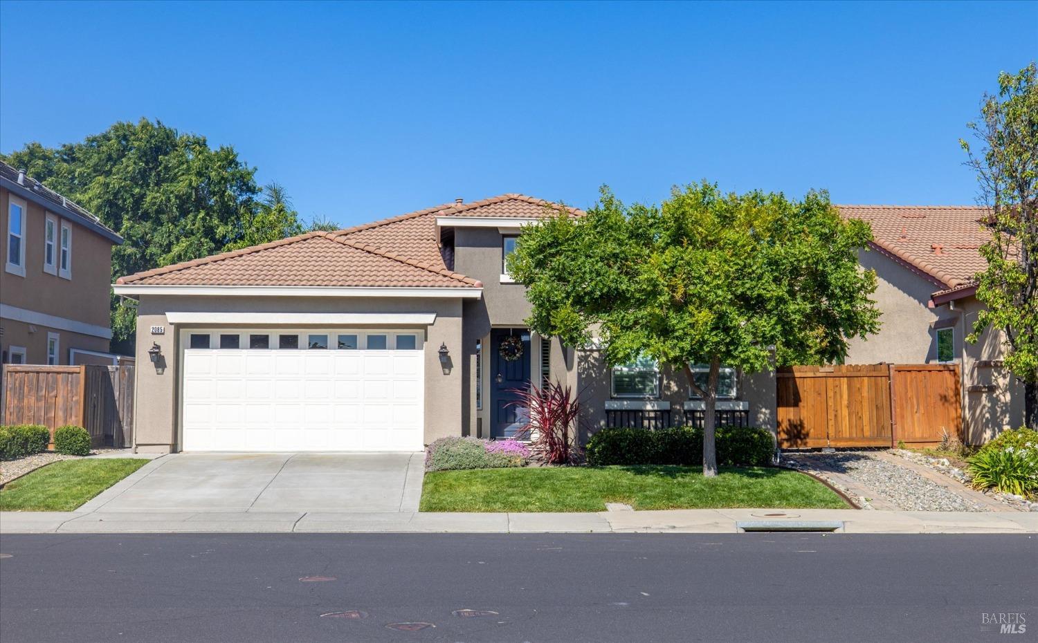 Detail Gallery Image 3 of 56 For 2085 Newcastle Dr, Vacaville,  CA 95687 - 4 Beds | 3 Baths
