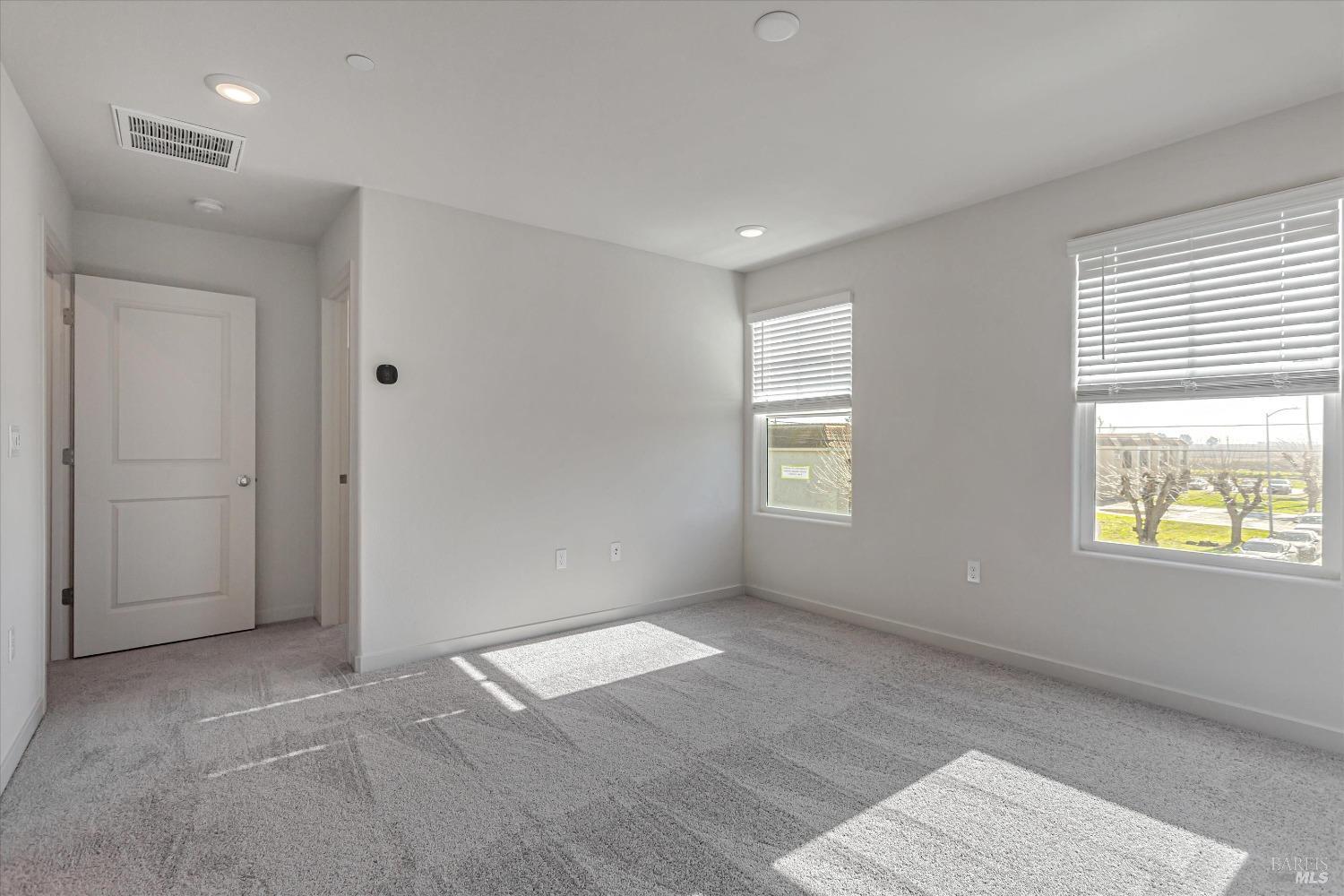 Detail Gallery Image 7 of 12 For 117 Clownfish St, Suisun City,  CA 94585 - 3 Beds | 2/1 Baths