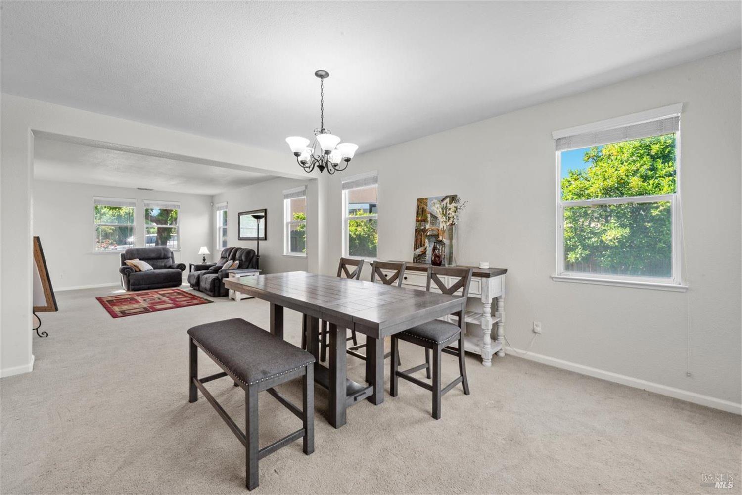 Detail Gallery Image 9 of 63 For 525 Boone Dr, Vacaville,  CA 95687 - 6 Beds | 3 Baths