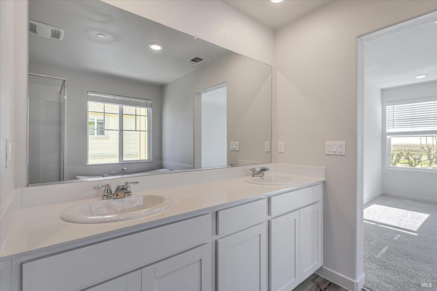 Detail Gallery Image 4 of 12 For 117 Clownfish St, Suisun City,  CA 94585 - 3 Beds | 2/1 Baths