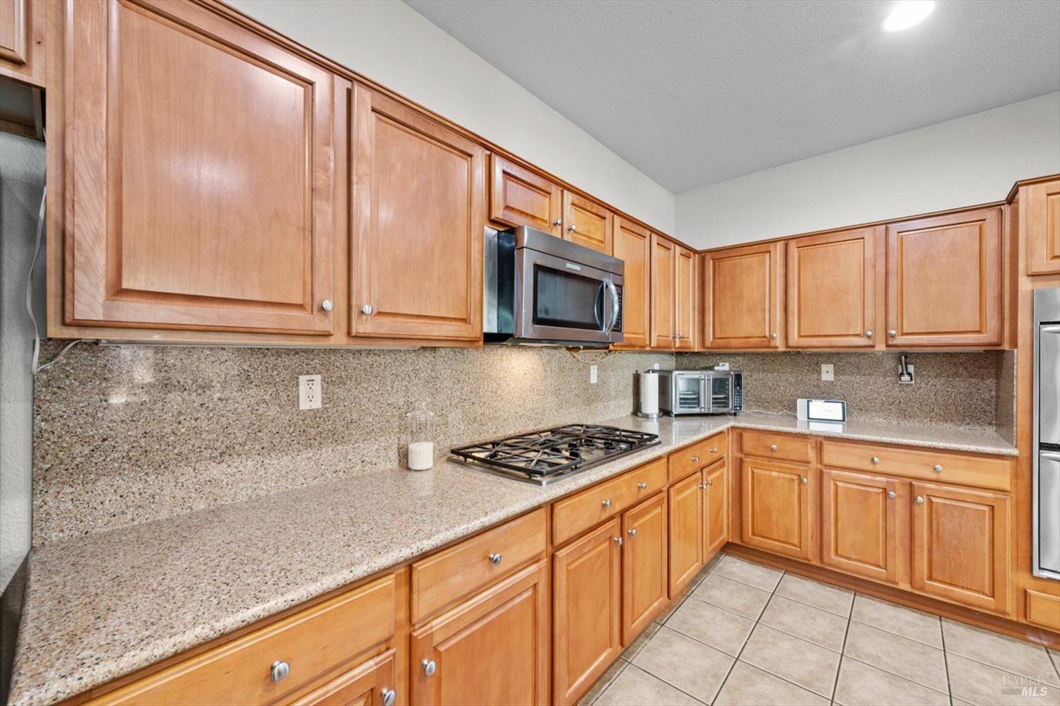 Detail Gallery Image 14 of 63 For 525 Boone Dr, Vacaville,  CA 95687 - 6 Beds | 3 Baths