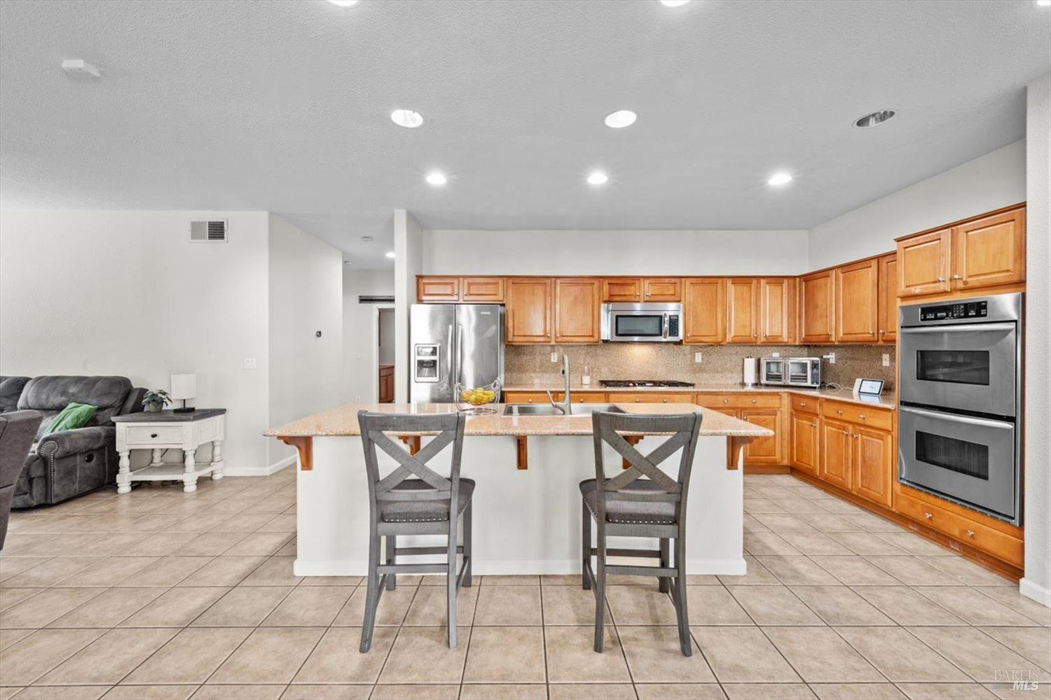 Detail Gallery Image 11 of 63 For 525 Boone Dr, Vacaville,  CA 95687 - 6 Beds | 3 Baths