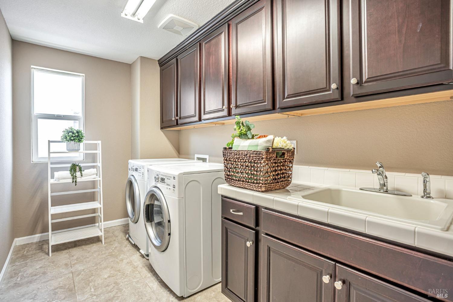 Detail Gallery Image 41 of 48 For 2428 Sanders Ln, Fairfield,  CA 94533 - 5 Beds | 3/1 Baths
