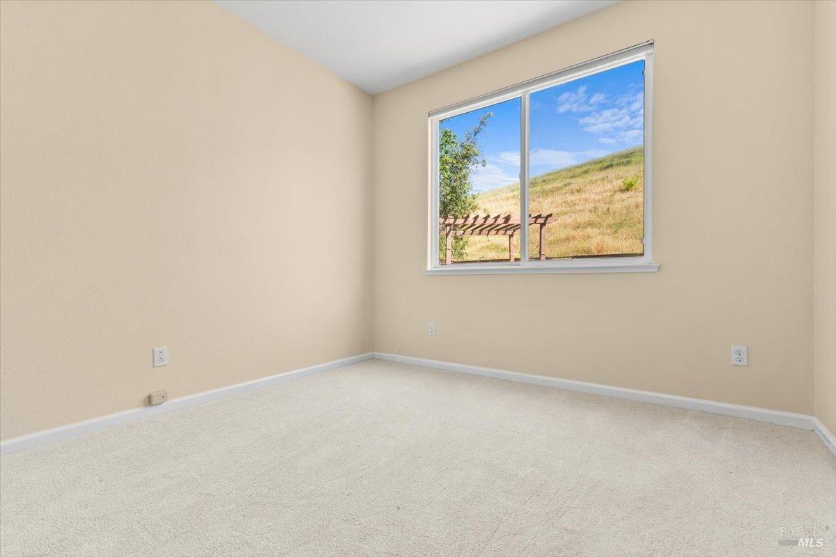 Detail Gallery Image 17 of 52 For 278 Windsor Dr, Petaluma,  CA 94952 - 4 Beds | 3 Baths